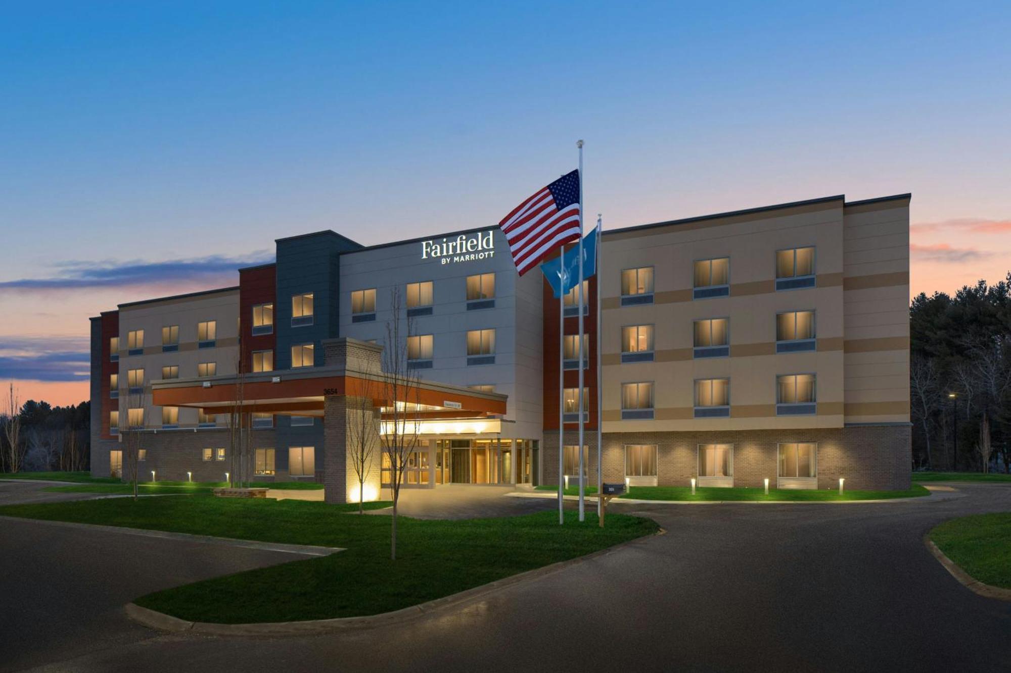 Fairfield By Marriott Inn & Suites Traverse City Exterior photo