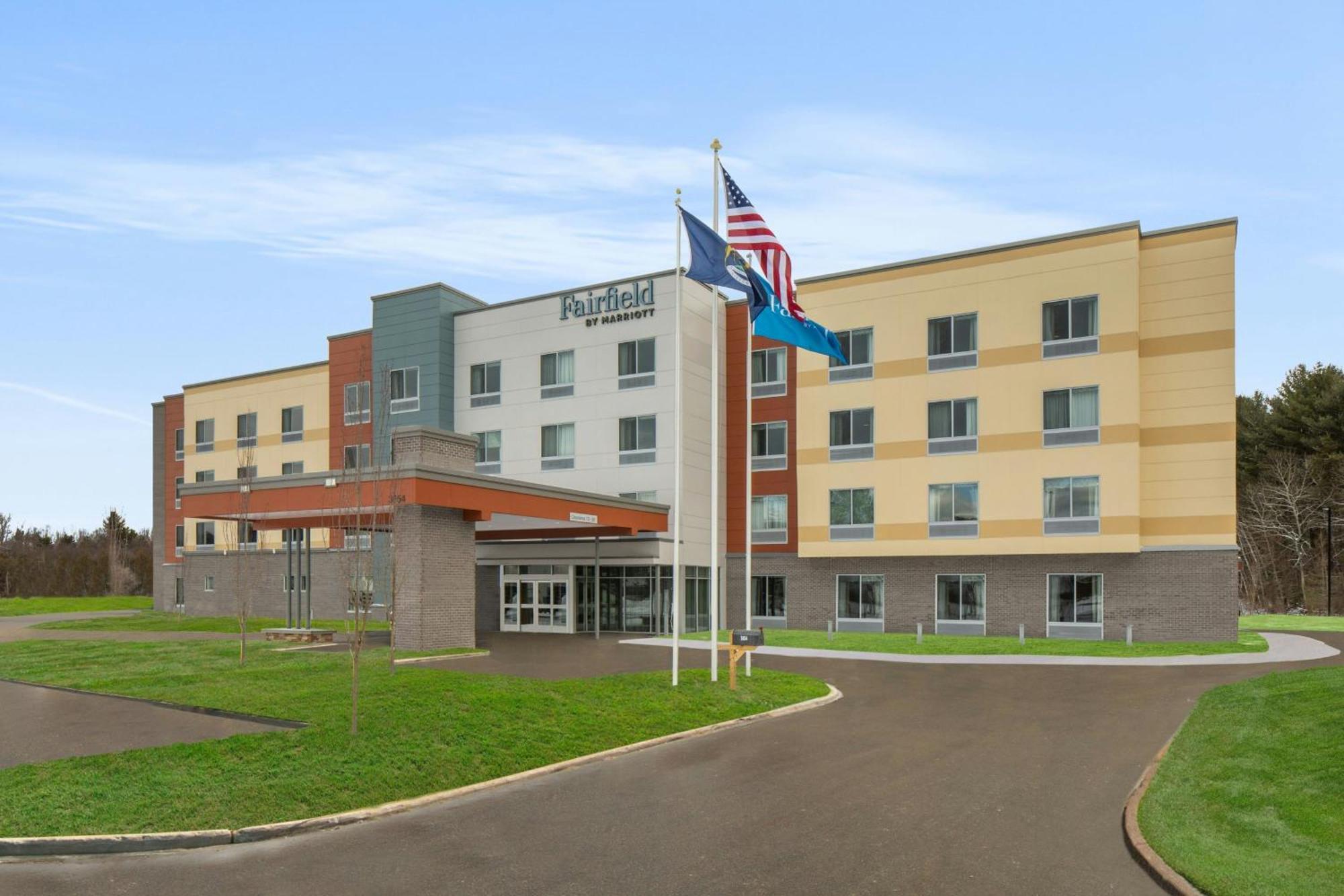 Fairfield By Marriott Inn & Suites Traverse City Exterior photo